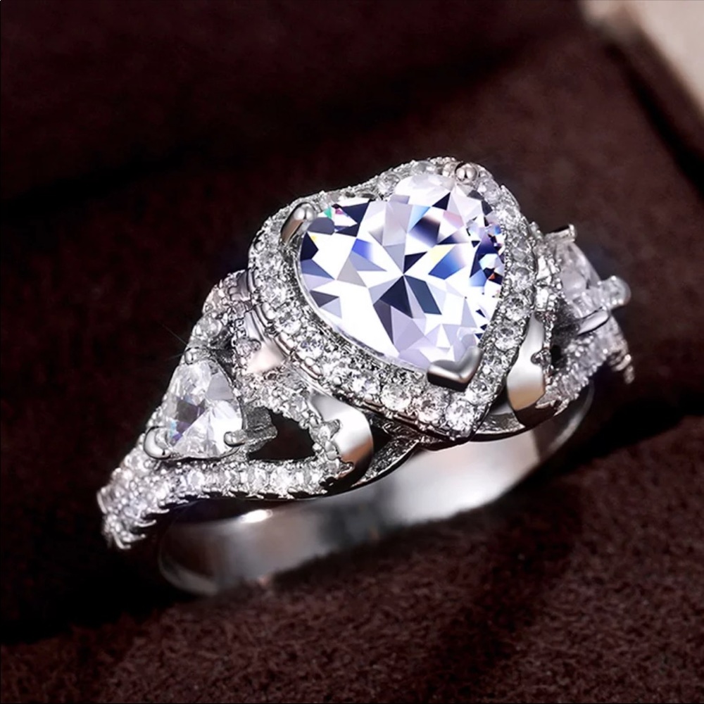 New Women’s Romantic 925 Silver Diamond Ring - Picture 3 of 6